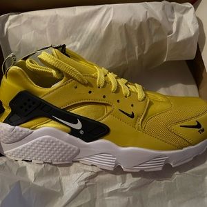 Nike Huaraches mens size 11.5 yellow/black/white new with original box